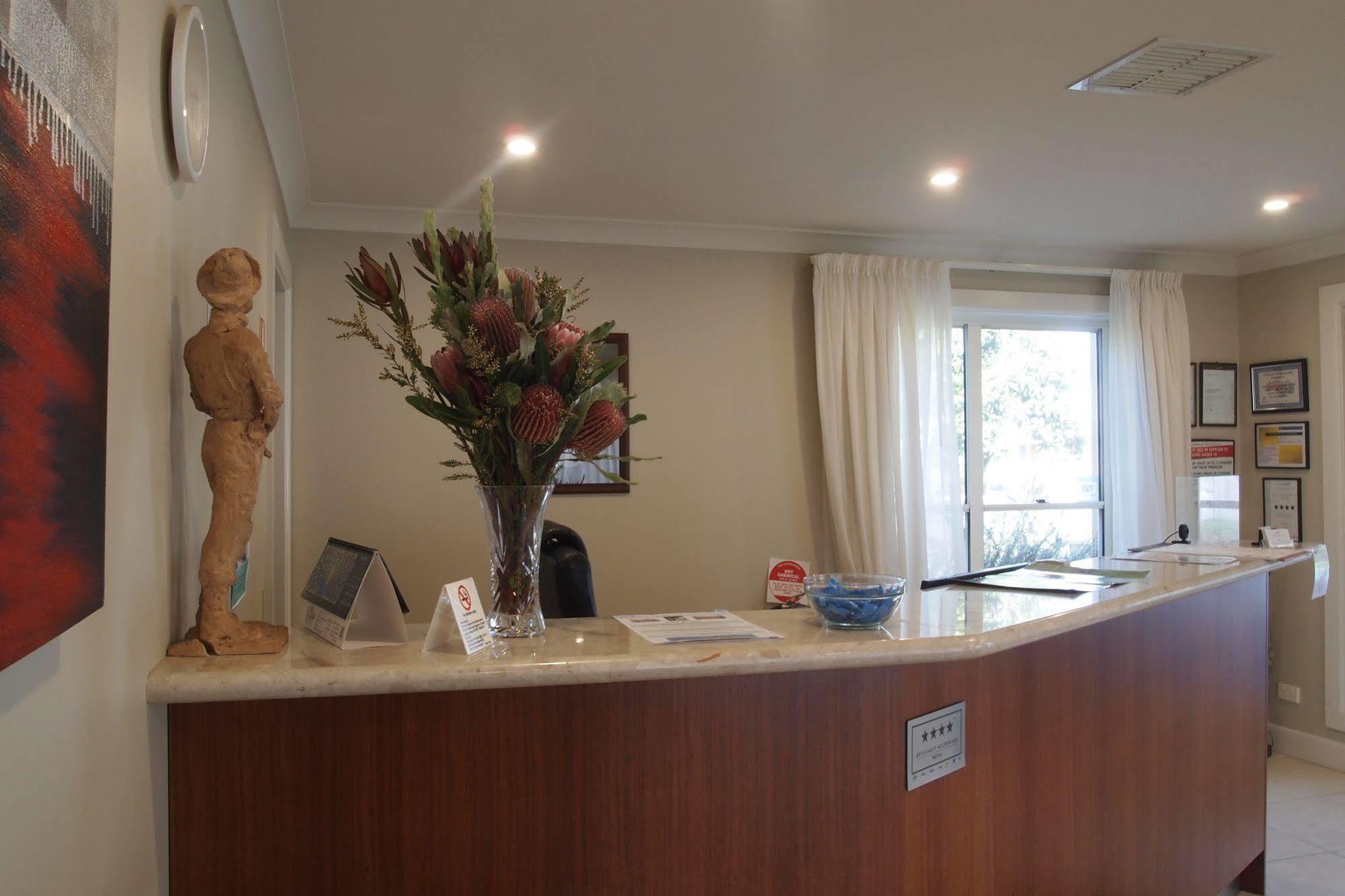 Alexander Cameron Suites Penola Dış mekan fotoğraf